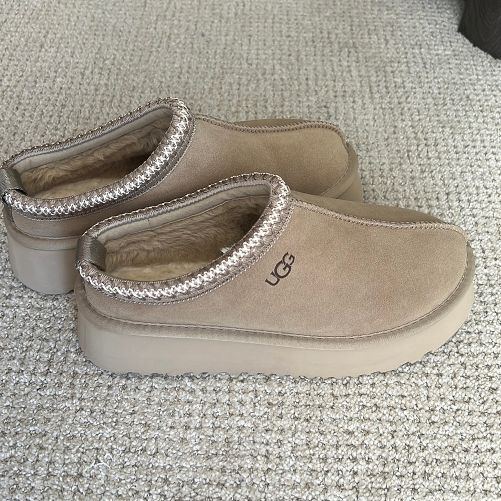 Platform UGGs slippers. Mustard seed, size 8 woman.
